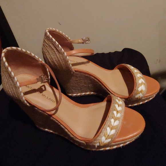 Snoes - Picture 2 of 6